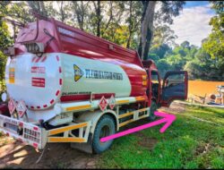 Sebanyak 8000 Liter Mobil BBM Tangki Merah Putih Melakukan Bongkar ke Kapal Bandung.